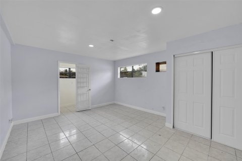 House in Fort Lauderdale, Florida 5 bedrooms, 198.07 sq.m. № 1174915 - photo 13