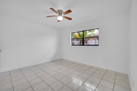 House in Fort Lauderdale, Florida 5 bedrooms, 198.07 sq.m. № 1174915 - photo 6