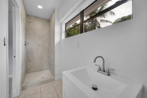 House in Fort Lauderdale, Florida 5 bedrooms, 198.07 sq.m. № 1174915 - photo 10