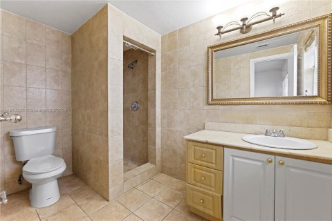 Condo in Bay Harbor Islands, Florida, 2 bedrooms  № 956350 - photo 23