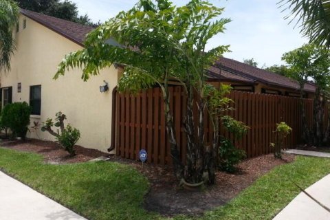 House in Palm Springs, Florida 2 bedrooms, 108.6 sq.m. № 1146111 - photo 10