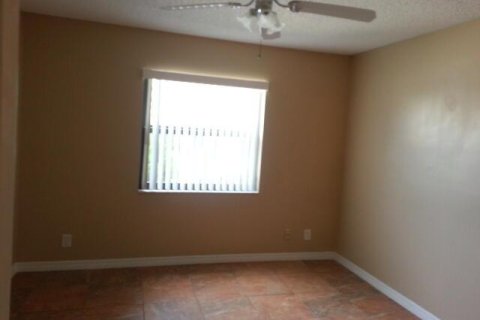 House in Palm Springs, Florida 2 bedrooms, 108.6 sq.m. № 1146111 - photo 6