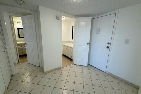 Купить кондоминиум в Норт-Лодердейл, Флорида 1 спальня, № 1132350 - фото 9