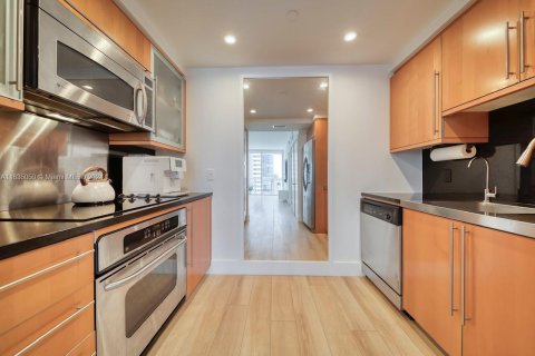 Condo in Miami Beach, Florida, 1 bedroom  № 1305033 - photo 10