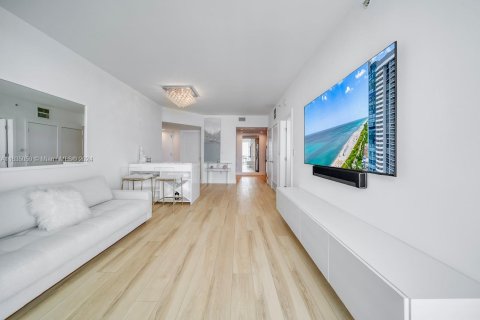 Condo in Miami Beach, Florida, 1 bedroom  № 1305033 - photo 6