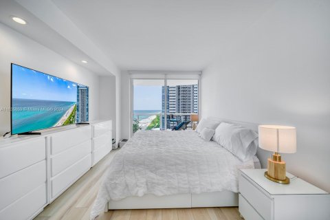 Condo in Miami Beach, Florida, 1 bedroom  № 1305033 - photo 15