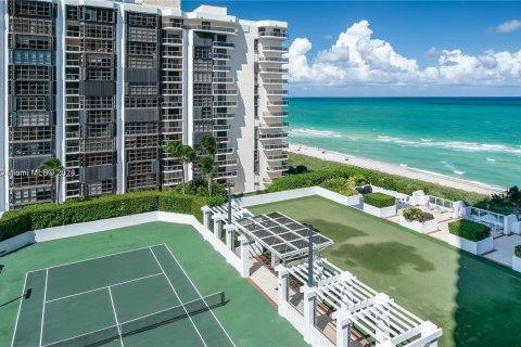 Condo in Miami Beach, Florida, 1 bedroom  № 1305033 - photo 28