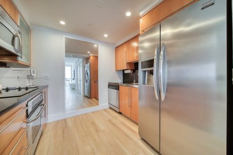 Condo in Miami Beach, Florida, 1 bedroom  № 1305033 - photo 11