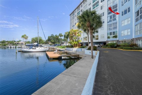 Condominio en venta en New Port Richey, Florida, 1 dormitorio, 63.92 m2 № 1210946 - foto 7