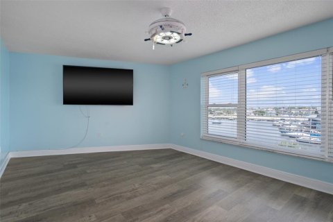 Condominio en venta en New Port Richey, Florida, 1 dormitorio, 63.92 m2 № 1210946 - foto 12