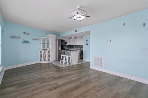 Condominio en venta en New Port Richey, Florida, 1 dormitorio, 63.92 m2 № 1210946 - foto 16