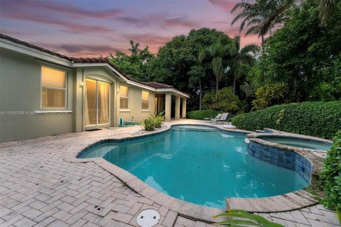 Villa ou maison à vendre à Palmetto Bay, Floride: 4 chambres, 234.3 m2 № 1360392 - photo 1