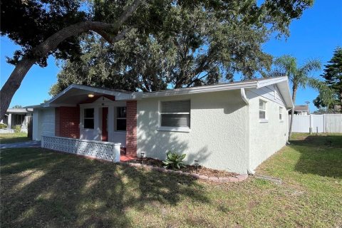 House in Holiday, Florida 3 bedrooms, 104.79 sq.m. № 1416218 - photo 3