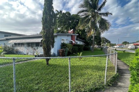 Villa ou maison à vendre à Hialeah, Floride: 3 chambres, 193.7 m2 № 747801 - photo 3