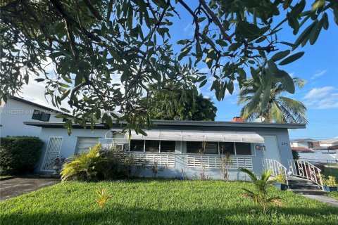 Villa ou maison à vendre à Hialeah, Floride: 3 chambres, 193.7 m2 № 747801 - photo 13
