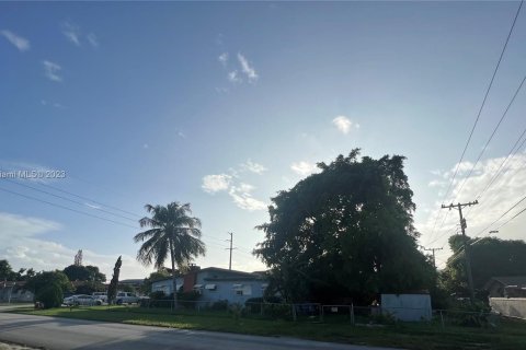 Villa ou maison à vendre à Hialeah, Floride: 3 chambres, 193.7 m2 № 747801 - photo 2