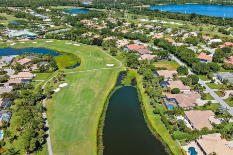 House in West Palm Beach, Florida 4 bedrooms, 340.12 sq.m. № 1119994 - photo 1