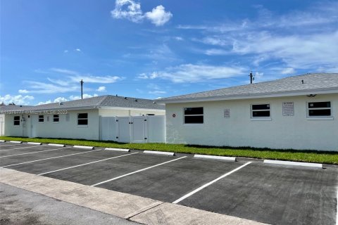 Commercial property in Lauderhill, Florida 334.45 sq.m. № 862049 - photo 1