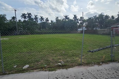 Land in Hollywood, Florida № 880566 - photo 1