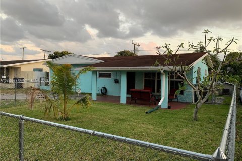 Casa en venta en Hollywood, Florida, 3 dormitorios, 100.33 m2 № 1345915 - foto 1