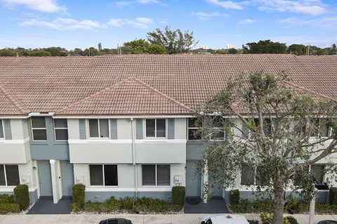 Townhouse in Riviera Beach, Florida 3 bedrooms, 122.45 sq.m. № 1007287 - photo 3