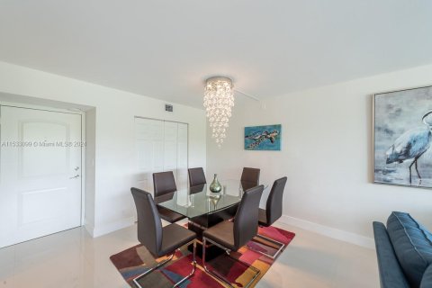 Condo in Sunny Isles Beach, Florida, 2 bedrooms  № 1007286 - photo 5