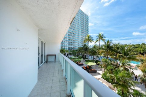 Condominio en venta en Sunny Isles Beach, Florida, 2 dormitorios, 141.3 m2 № 1007286 - foto 18