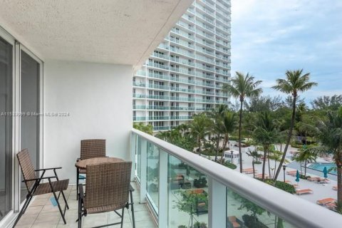 Condo in Sunny Isles Beach, Florida, 2 bedrooms  № 1007286 - photo 17