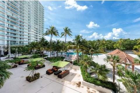 Condo in Sunny Isles Beach, Florida, 2 bedrooms  № 1007286 - photo 24