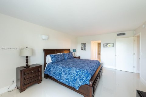 Condo in Sunny Isles Beach, Florida, 2 bedrooms  № 1007286 - photo 11