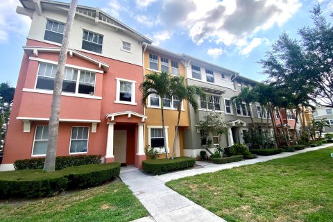 Adosado en venta en West Palm Beach, Florida, 2 dormitorios, 123.19 m2 № 1174831 - foto 3