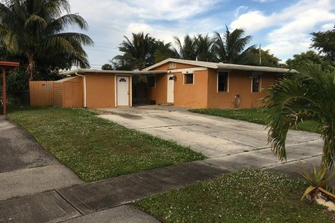 House in Margate, Florida 2 bedrooms, 79.52 sq.m. № 882379 - photo 13
