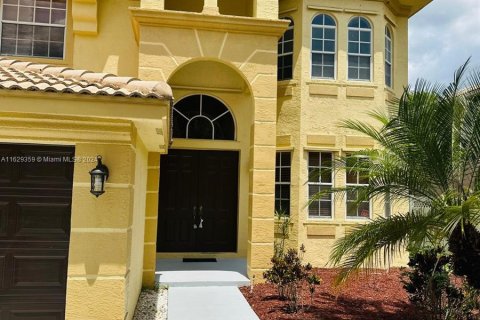 House in Royal Palm Beach, Florida 5 bedrooms, 324.79 sq.m. № 1290688 - photo 3