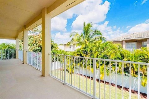 House in Royal Palm Beach, Florida 5 bedrooms, 324.79 sq.m. № 1290688 - photo 6