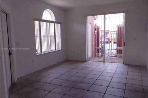 Touwnhouse à vendre à Doral, Floride: 3 chambres, 112.41 m2 № 1292062 - photo 8