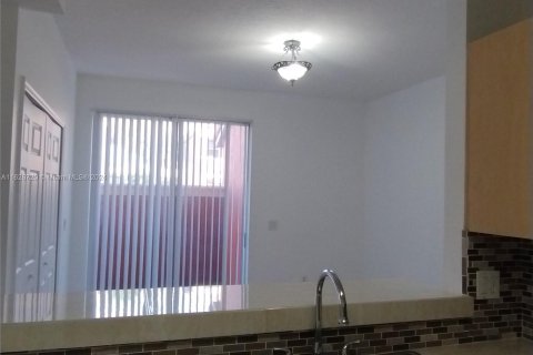 Townhouse in Doral, Florida 3 bedrooms, 112.41 sq.m. № 1292062 - photo 14