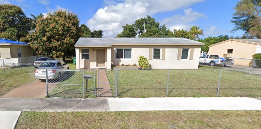 House in Miami Gardens, Florida 4 bedrooms, 109.16 sq.m. № 1140579
