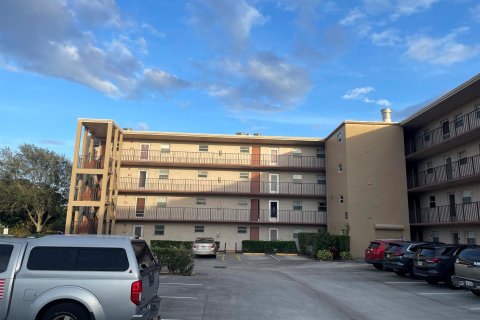 Condominio en venta en Palm Springs, Florida, 1 dormitorio, 73.39 m2 № 959546 - foto 23