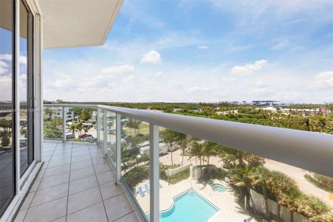 Condominio en venta en Hollywood, Florida, 2 dormitorios, 188.13 m2 № 1168326 - foto 24