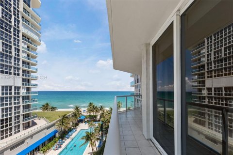 Condominio en venta en Hollywood, Florida, 2 dormitorios, 188.13 m2 № 1168326 - foto 29