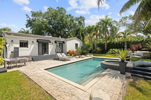 House in Miami Shores, Florida 3 bedrooms, 117.8 sq.m. № 1135923 - photo 26