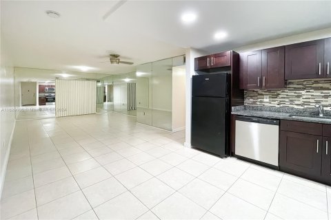 Condo in Deerfield Beach, Florida, 2 bedrooms  № 1288895 - photo 4