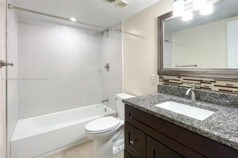 Copropriété à vendre à Deerfield Beach, Floride: 2 chambres, 119.84 m2 № 1288895 - photo 14