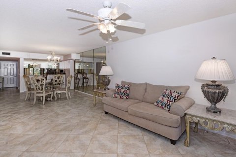 Condo in West Palm Beach, Florida, 2 bedrooms  № 1147008 - photo 16