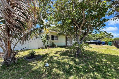 House in North Miami Beach, Florida 3 bedrooms, 112.13 sq.m. № 1146972 - photo 14