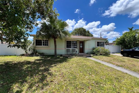 House in North Miami Beach, Florida 3 bedrooms, 112.13 sq.m. № 1146972 - photo 16