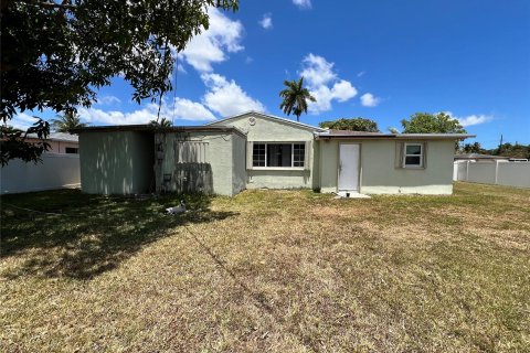 House in North Miami Beach, Florida 3 bedrooms, 112.13 sq.m. № 1146972 - photo 11