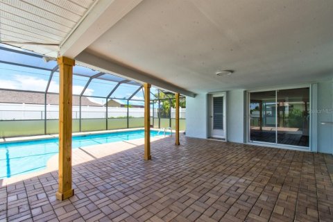 Villa ou maison à vendre à Cape Coral, Floride: 3 chambres, 155.33 m2 № 649174 - photo 28
