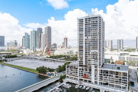 Condominio en venta en Miami, Florida, 35.3 m2 № 1370753 - foto 2