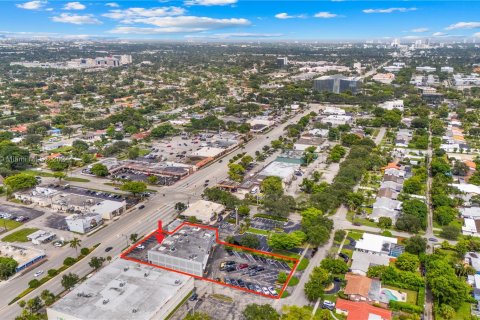 Propiedad comercial en venta en Hollywood, Florida № 1370757 - foto 1